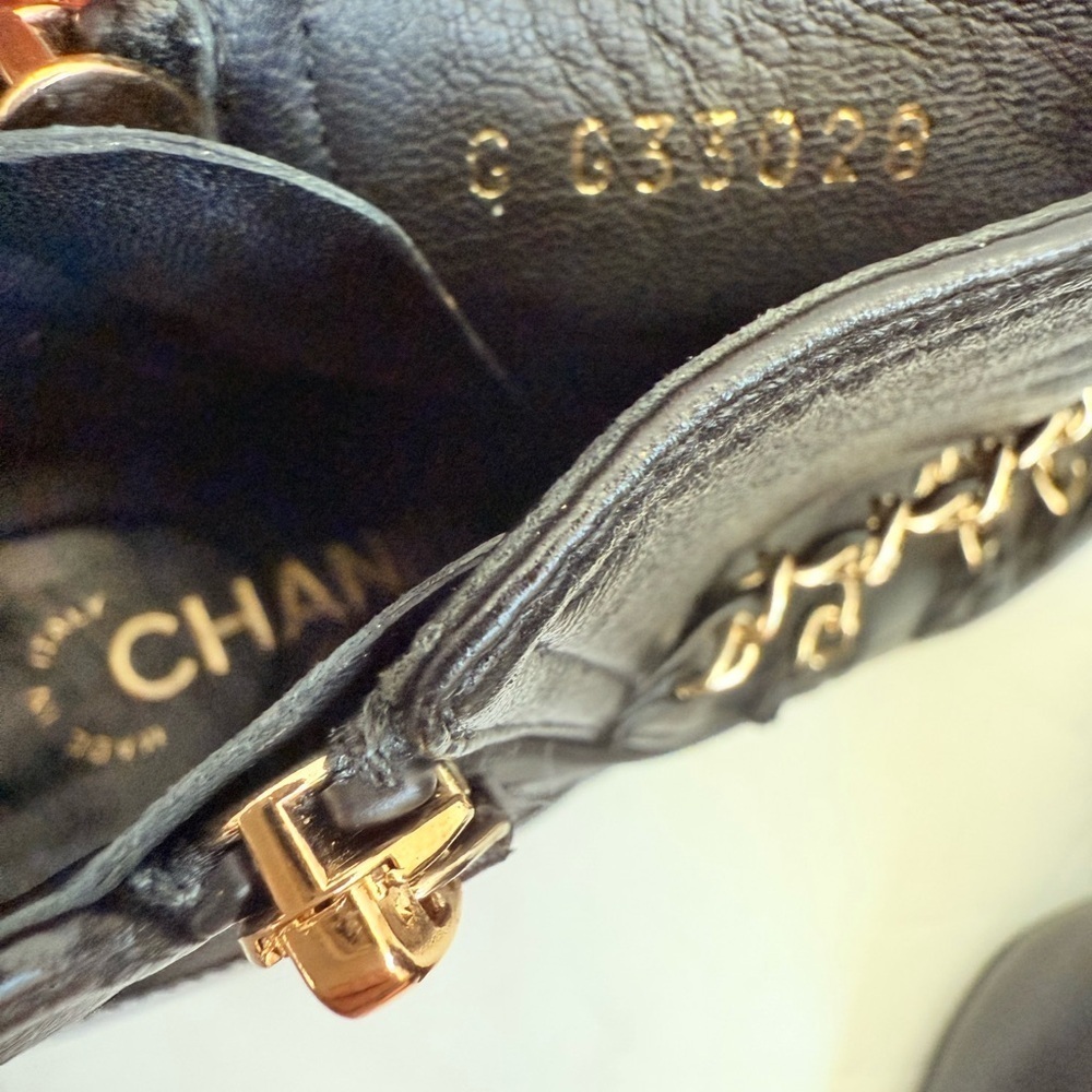 CHANEL 2017 Black Lambskin Patent Calfskin Leather Chain CC Ankle Boots EU 39 - Picture 7 of 10